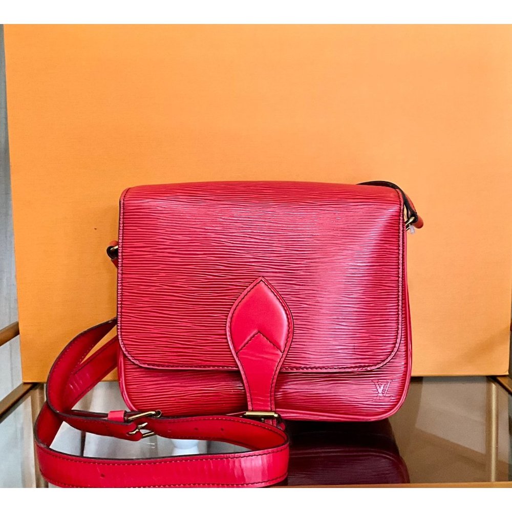 👛  AUTHENTIC LOUIS VUITTON RED EPI CARTOUCHIERE HANDBAG